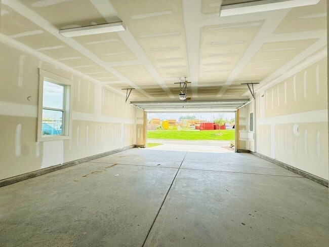Building Photo - 2116 Big Falls Dr