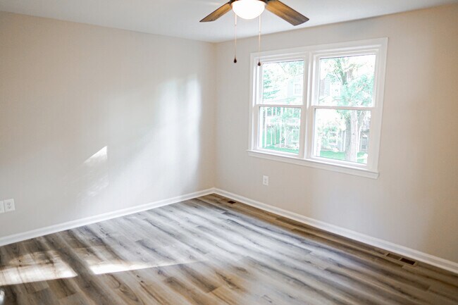 Building Photo - 12701 Carlsbad Ct
