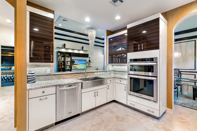 Building Photo - 279 Carina Dr