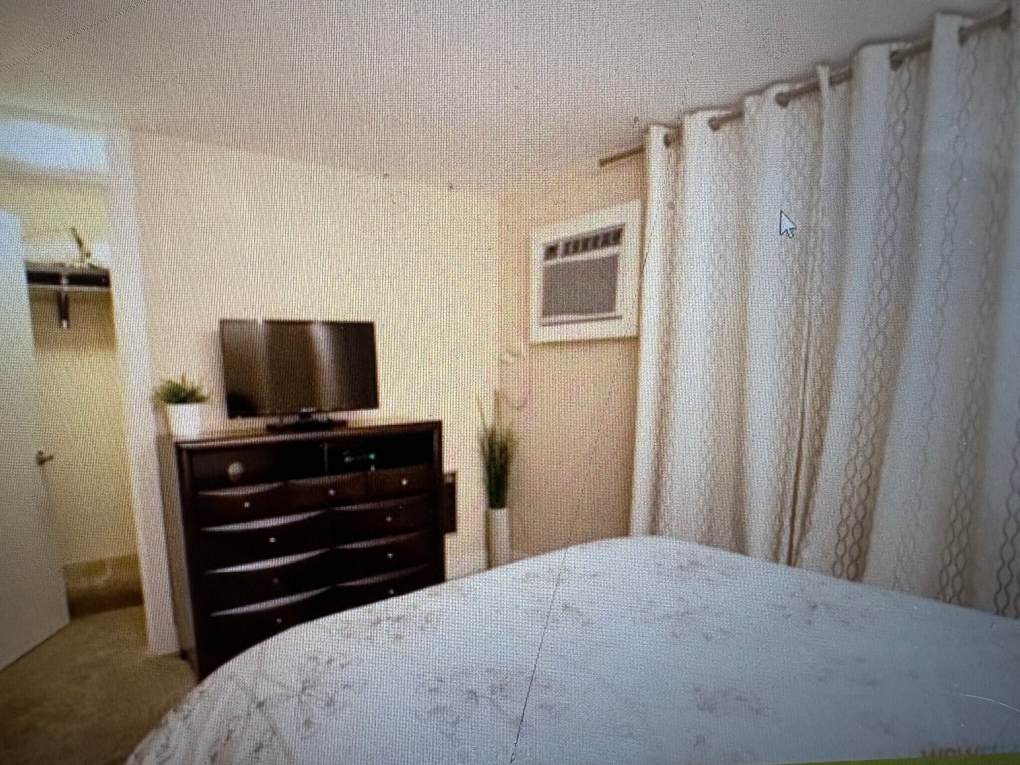 Building Photo - 830 W Altgeld St