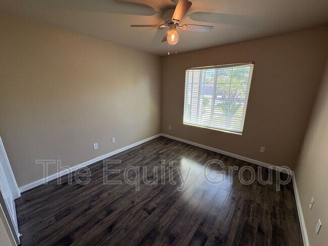 Building Photo - 3316 W Wren Ave