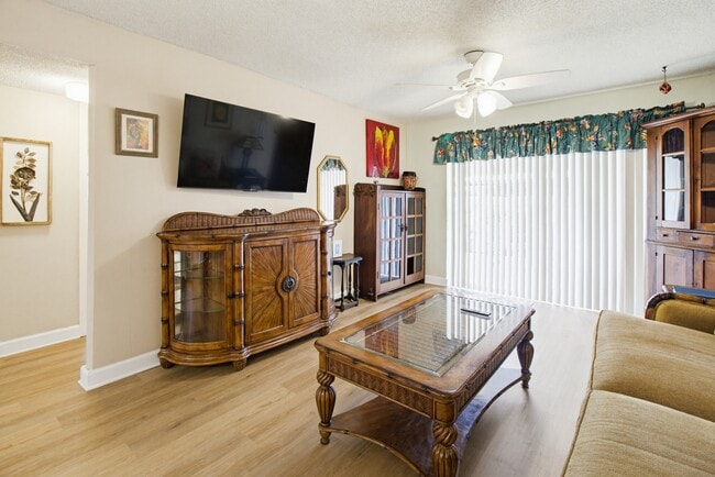 Building Photo - 6512 SW 112th Pl