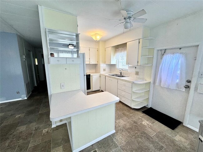 Building Photo - 410 49th Ave Terrace W