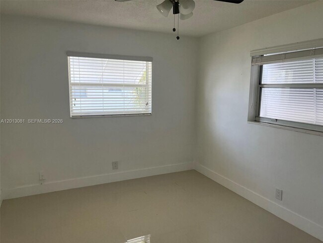 Building Photo - 145 NW 41st Ct
