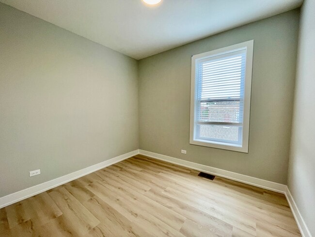 Building Photo - 2238 W 24th St