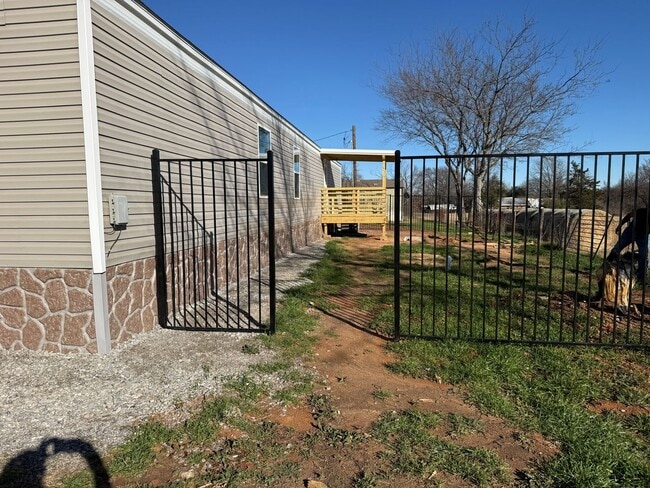 Building Photo - 3104 N Cardinal Rd