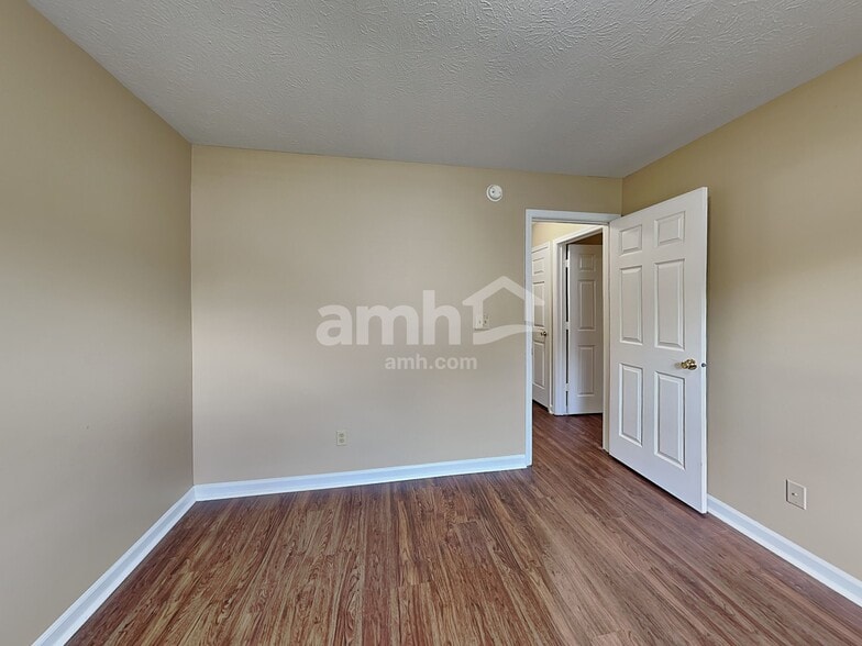 Building Photo - 1702 Acorn Rd