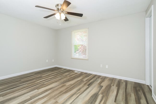 Building Photo - 180 Country View Dr