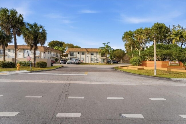 Building Photo - 6921 SW 129th Ave