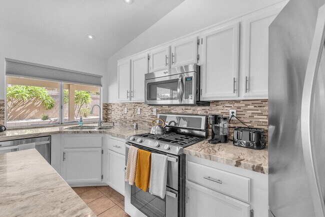 Building Photo - 79200 Violet Ct
