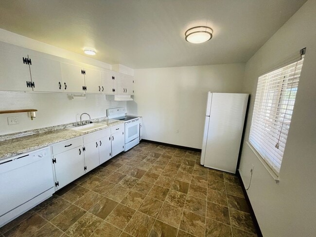 Building Photo - 2301 James Ave