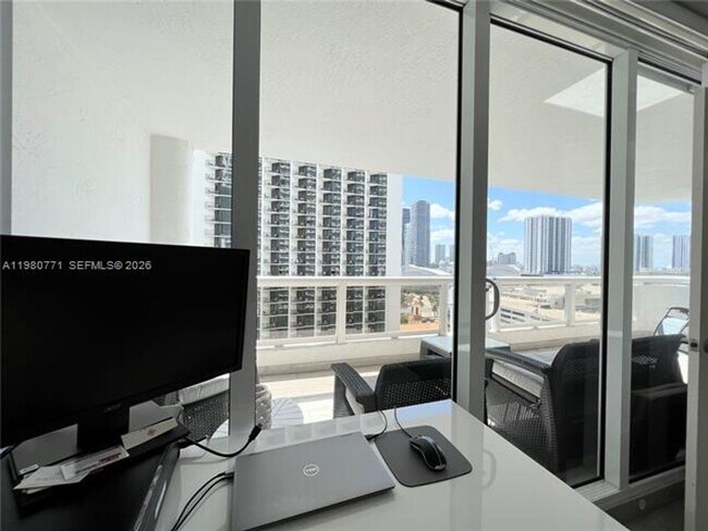 Building Photo - 1717 N Bayshore Dr