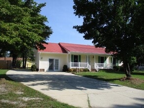 Building Photo - 4326 Bridge St