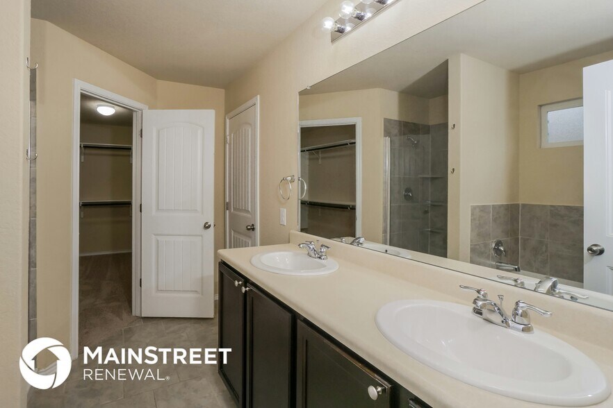 Building Photo - 8939 Hickman Pk