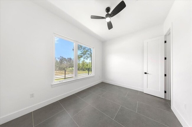 Building Photo - 110 Diamond Head Dr