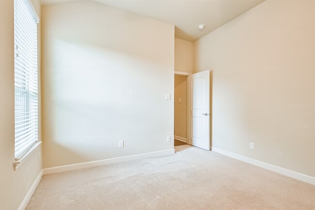 Building Photo - 12617 White Cove Dr