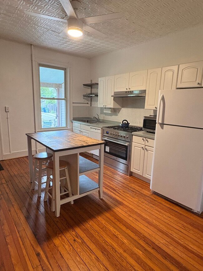 Building Photo - Gorgeous Hampden 2bd/2ba w/ Fin Bsmt, W/D, A/C and more! Available 5/1