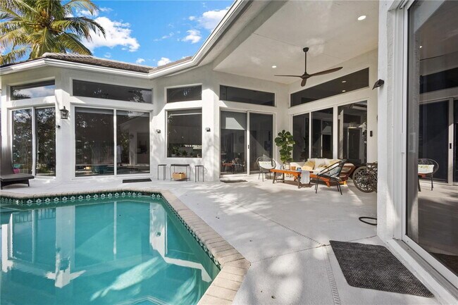 Building Photo - 3719 Oak Ridge Cir