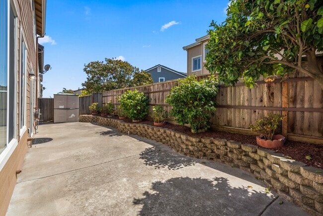 Building Photo - Your Next Home Is Ready!
