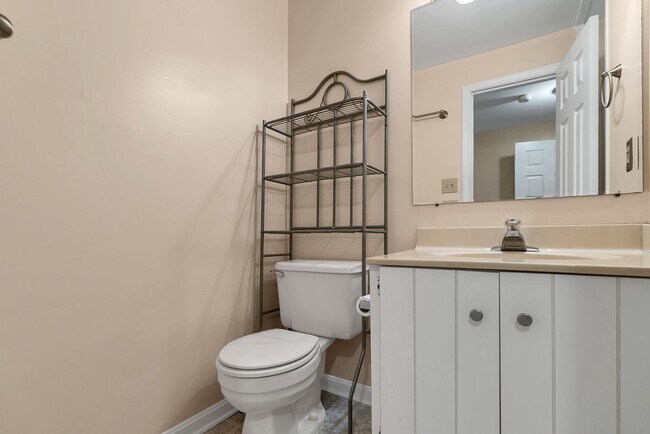 Building Photo - Very Charming 3 Bedroom And 2.5 Bathroom Townhouse With Private Deck In Country Creek