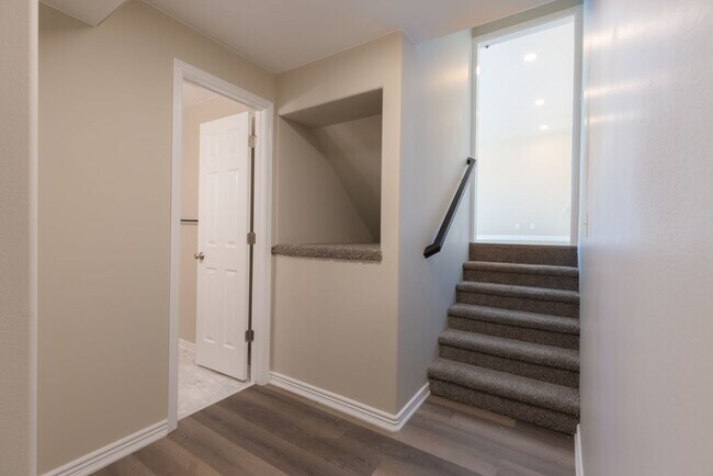 Building Photo - Darling home in desirable Little Valley with a PRIVATE POOL!