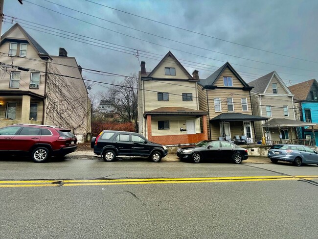 Primary Photo - 2903 Stayton St