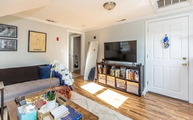 Building Photo - 90 Pleasant St