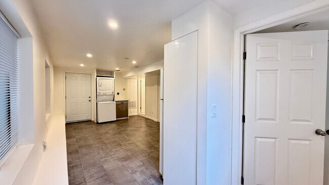 Building Photo - LT11MAIN