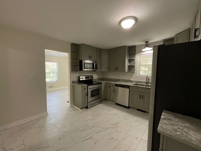 Building Photo - 728 Gary Rd NW