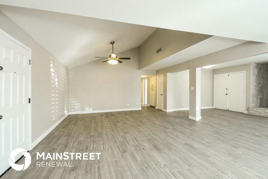 Building Photo - 15816 N 25th Ave
