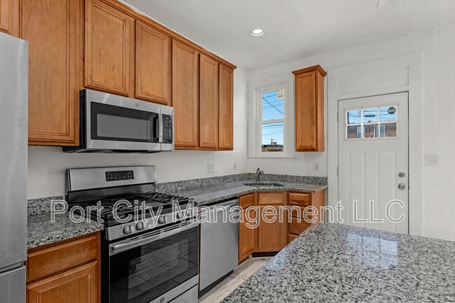 Building Photo - 438 Cornwall St