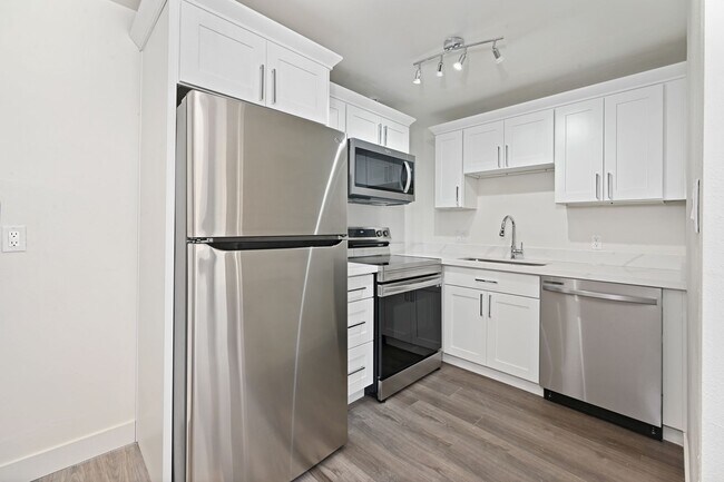 Building Photo - 1Bd / 1Ba near Greenlake and Phinney Ridge...