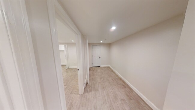 Building Photo - 130 Putnam St