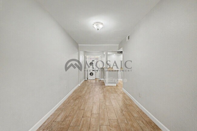 Building Photo - 461 W Holmes Ave
