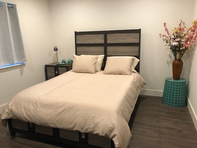 Building Photo - 343 W 12th Ave