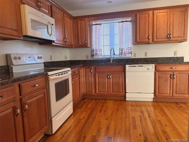 Building Photo - 105 N Montgomery St