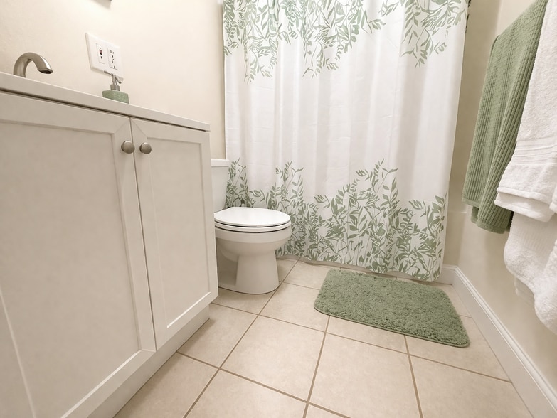 Building Photo - 1056 Cambridge St