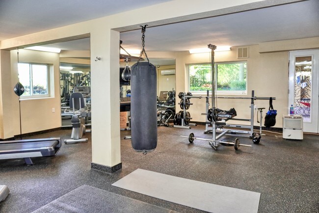 Building Photo - 1363 Oceanview Dr