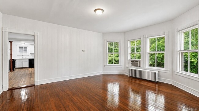 Building Photo - 376 Montauk Hwy