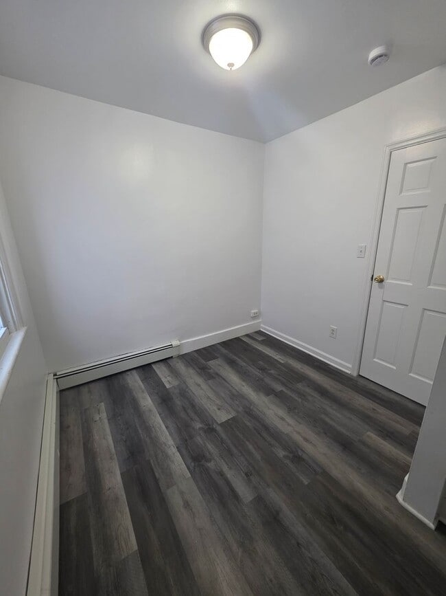 Building Photo - 98 Delafield St
