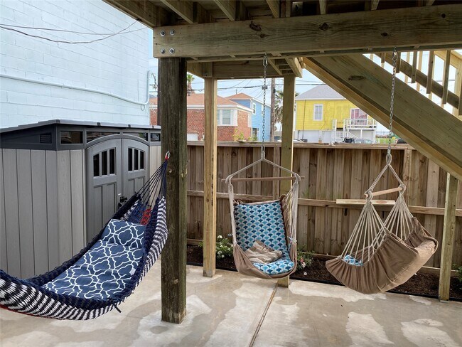 Building Photo - 4127 Avenue T 1/2