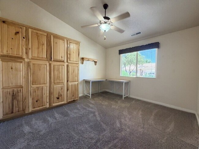 Building Photo - Snow Canyon Home!