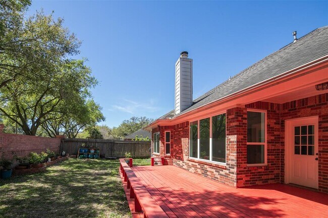 Building Photo - 2111 Scenic Hollow Ct