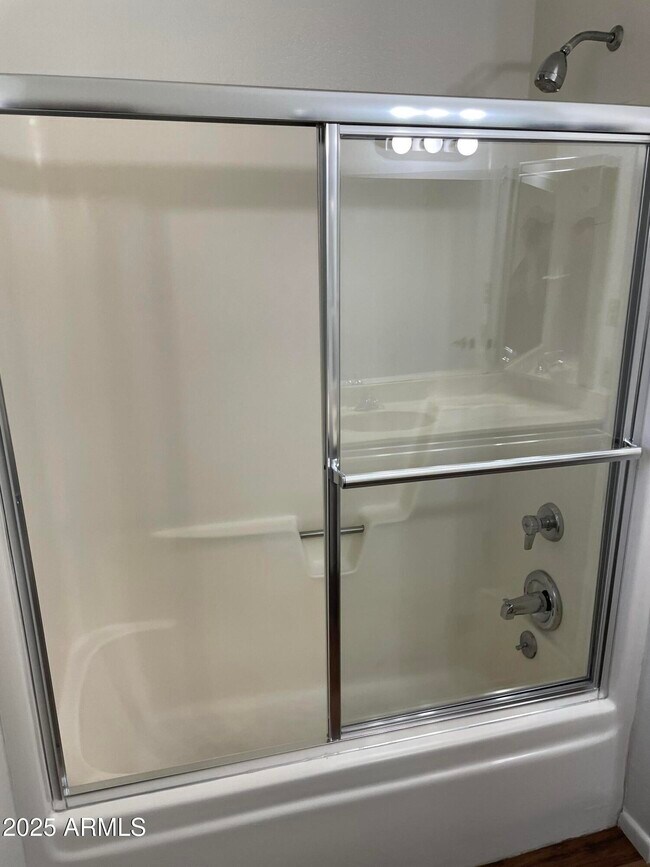 Building Photo - 10014 N 44th Dr