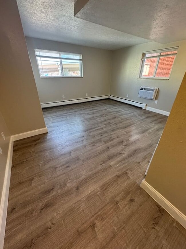 Building Photo - Studio apartment