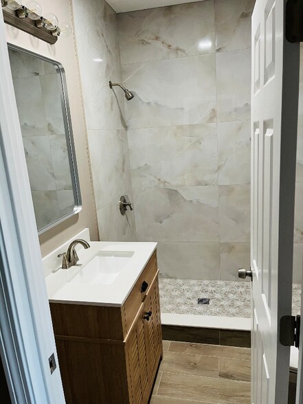 Building Photo - 1051 Broad St