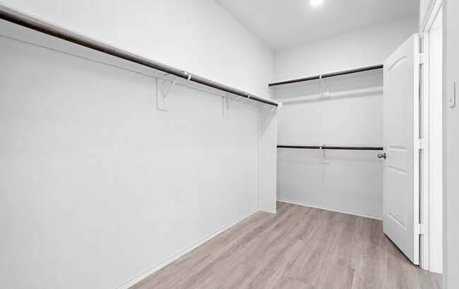Building Photo - 166 Meadow Grove Dr