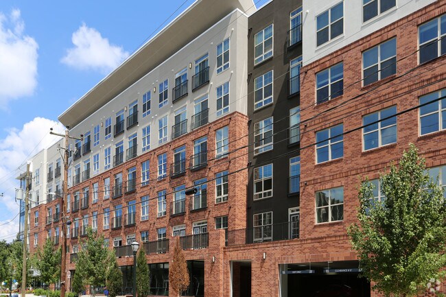 Building Photo - Camden Buckhead Square