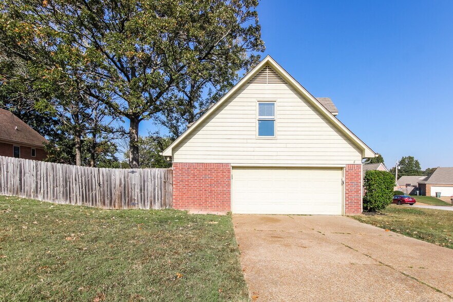Building Photo - 9089 Hearth Stone Cove