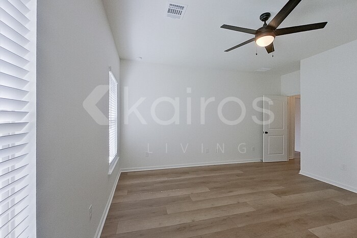 Building Photo - 118 Rainfall Ln